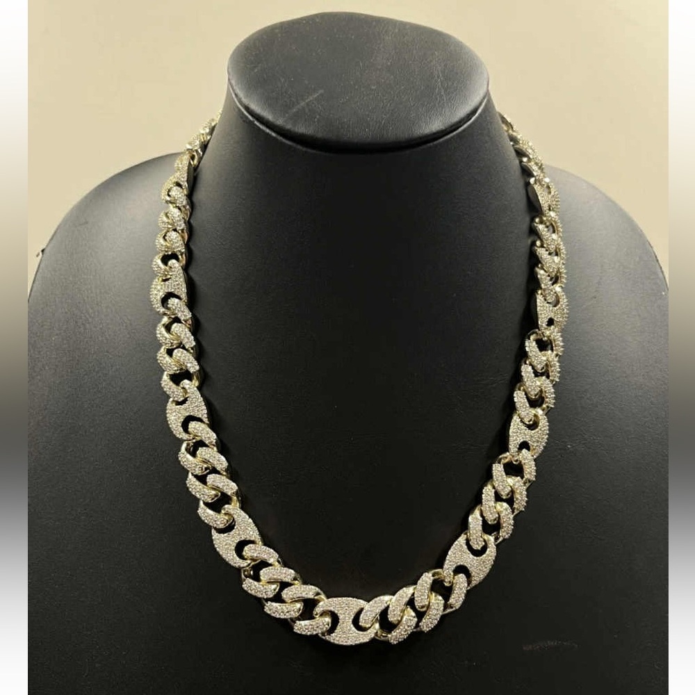 Iced Out Figarucci Link Choker